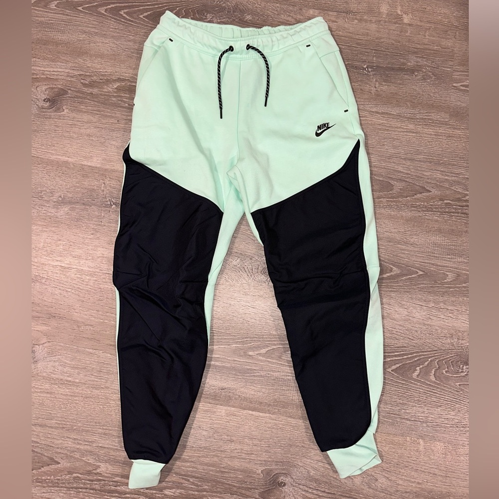 Men’s Nike Tech Pants